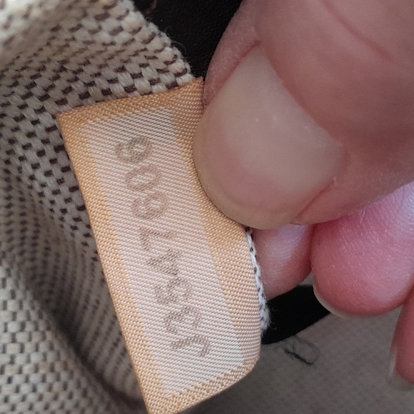 Dooney & Bourke Logo Lock - Picture 9 of 10